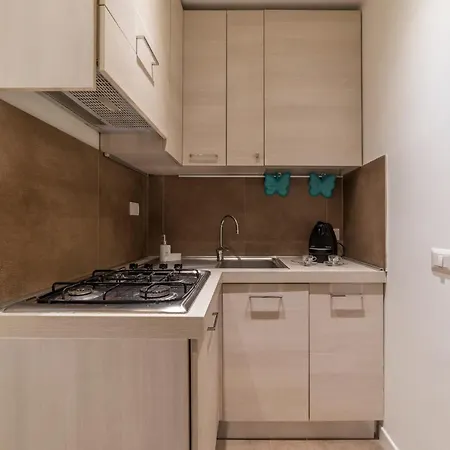 Guesthost - San Lorenzo Modern Flat * Rom