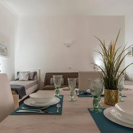 Guesthost - San Lorenzo Modern Flat Апартаменты *