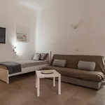 Guesthost - San Lorenzo Modern Flat * Róma
