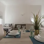 Guesthost - San Lorenzo Modern Flat Apartman