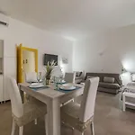 Guesthost - San Lorenzo Modern Flat Róma