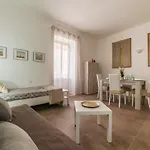Guesthost - San Lorenzo Modern Flat
