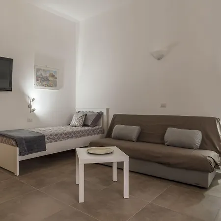 Guesthost - San Lorenzo Modern Flat * Rom