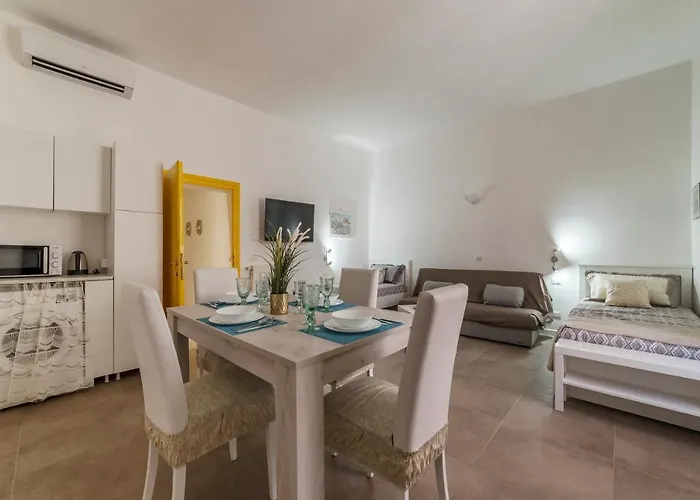 Guesthost - San Lorenzo Modern Flat * Roma