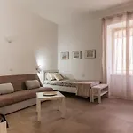 Guesthost - San Lorenzo Modern Flat *