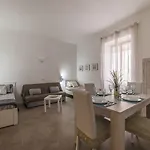 Guesthost - San Lorenzo Modern Flat *