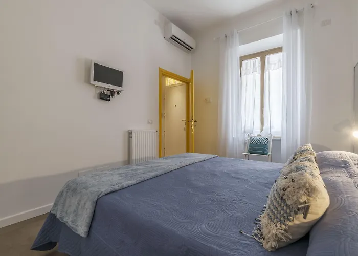 Guesthost - San Lorenzo Modern Flat Apartment Rome